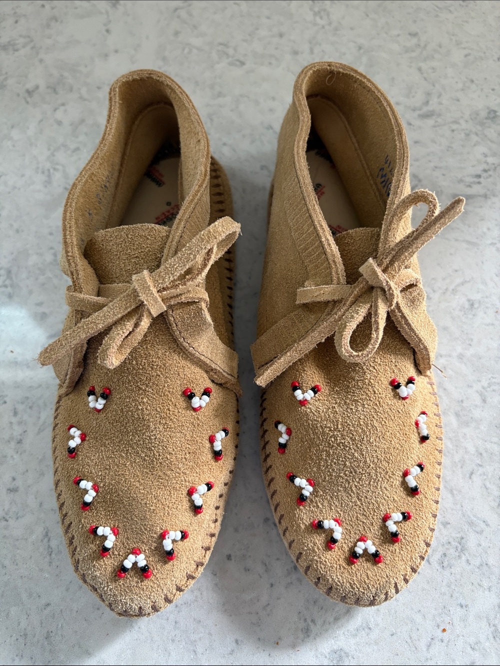 Vintage Minnetonka tan suede soft-sole moccasin with beaded accents Size 5